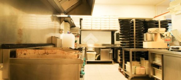 140m² Commercial property in Brescia, Italy No. 151346 3