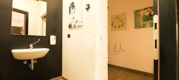 140m² Commercial property in Brescia, Italy No. 151346 8