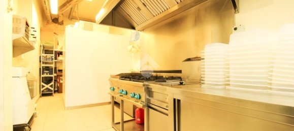 140m² Commercial property in Brescia, Italy No. 151346 5