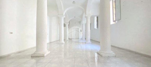 1 bedroom Apartment in Naples, Italy No. 31604 2