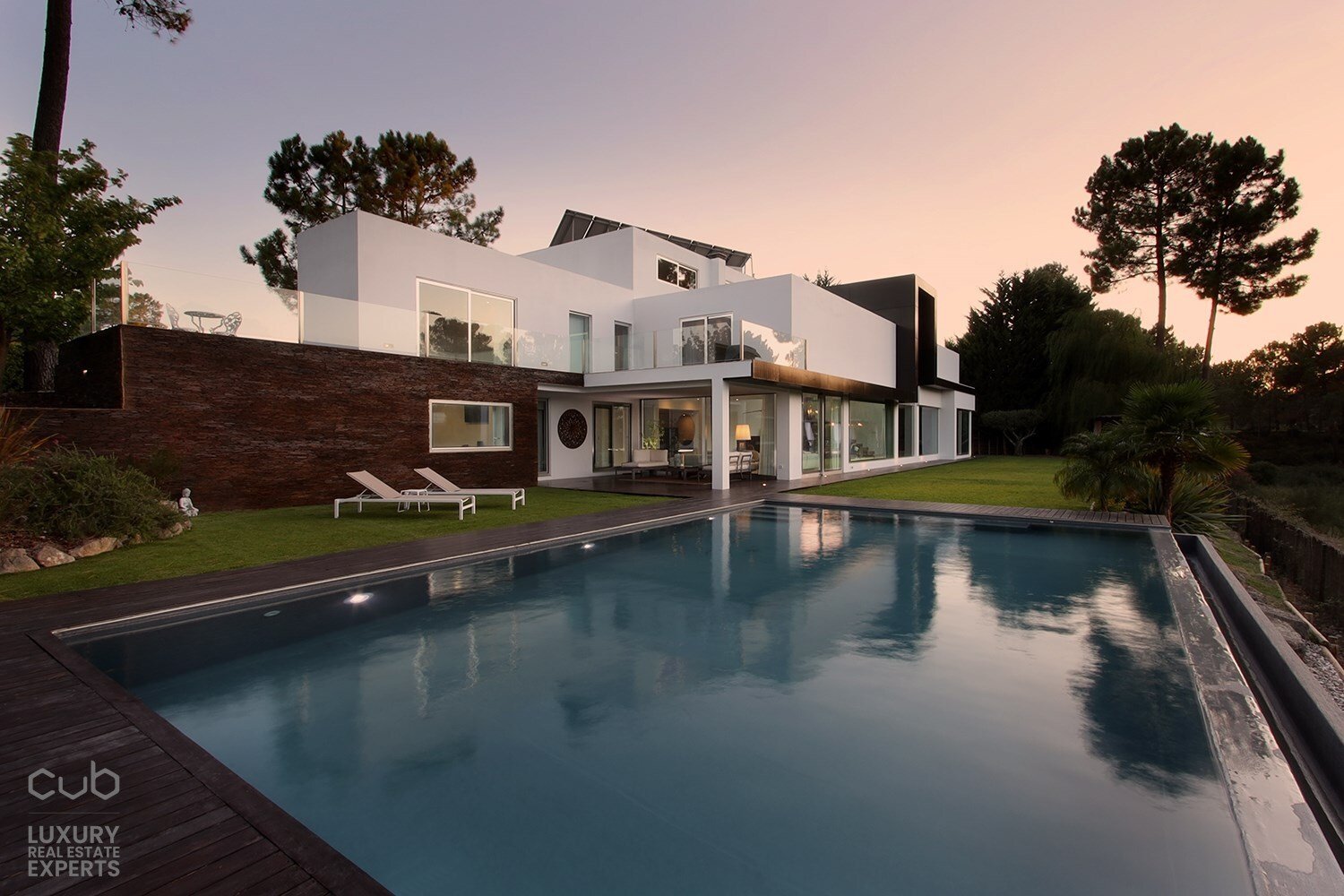 5 bedrooms Villa in Quinta do Conde, Portugal No. 111225