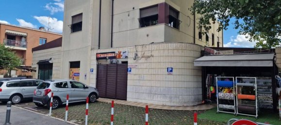 325m² Commercial property in Rimini, Italy No. 317065 2