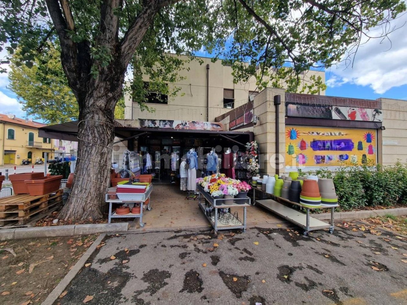 325m² Commercial property in Rimini, Italy No. 317065