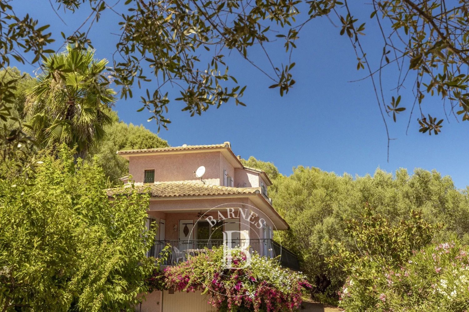 Villa de 3 dormitorios en Porto-Vecchio, France No. 90630