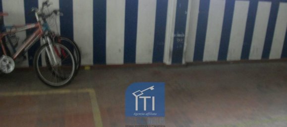 1 room Garage in Rome, Italy No. 18000 6