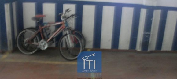 1 room Garage in Rome, Italy No. 18000 3