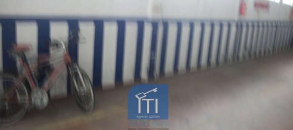 1 room Garage in Rome, Italy No. 18000 9