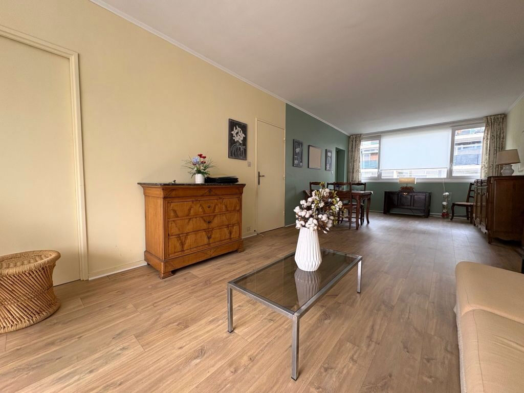 3 bedrooms Apartment in Tourcoing, France No. 240613