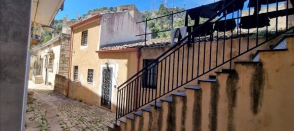 Apartamento de 8 dormitorios en Modica, Italy No. 372369 2