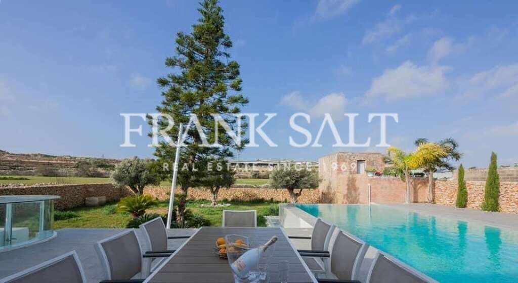 Bungalow de 3 dormitorios en Rabat, Malta No. 2126