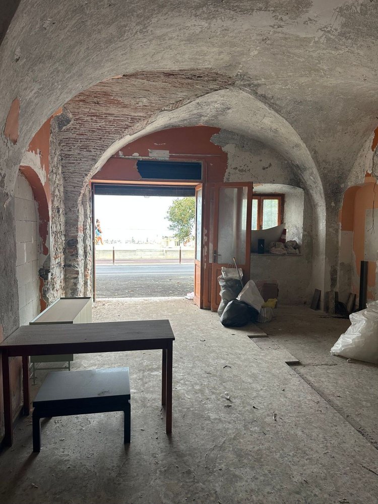 98m² Commercial property in Imperia, Italy No. 336669