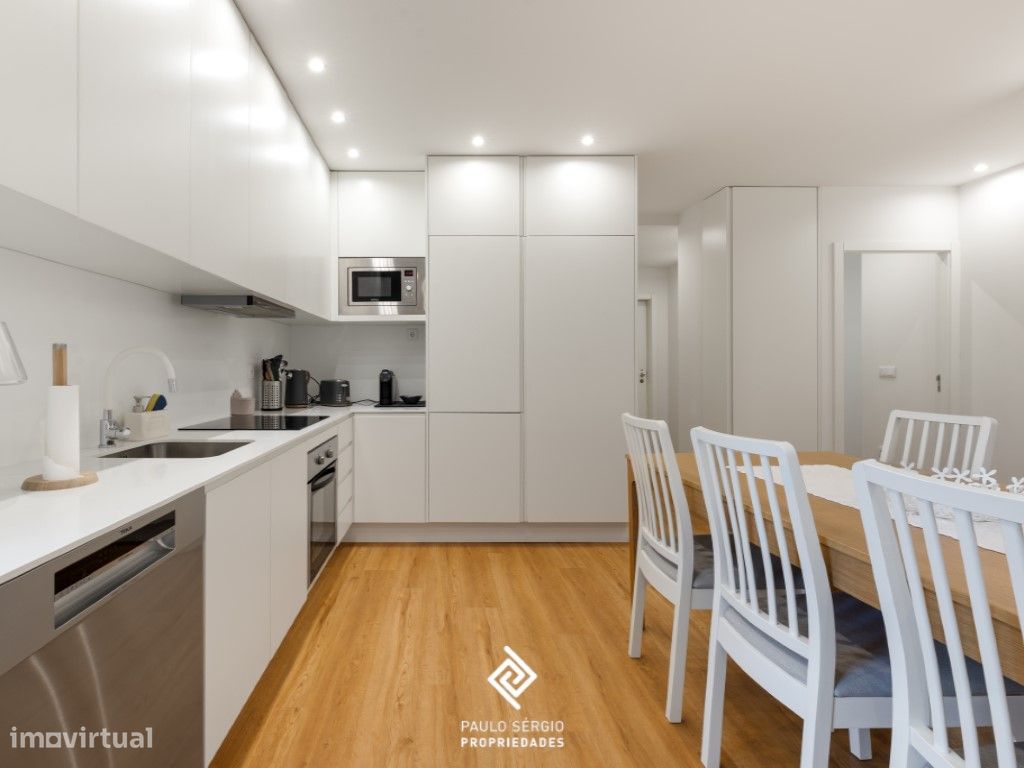 Apartamento de 2 dormitorios en Sao Felix da Marinha, Portugal No. 334686