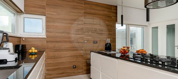 4 bedrooms House in Palmela, Portugal No. 17385 13