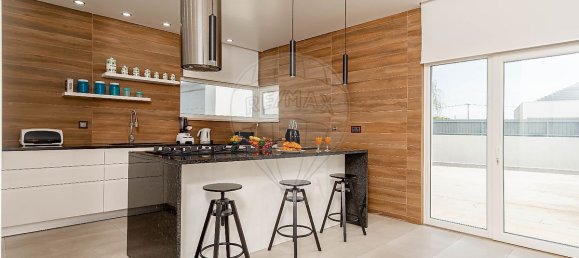 4 bedrooms House in Palmela, Portugal No. 17385 11