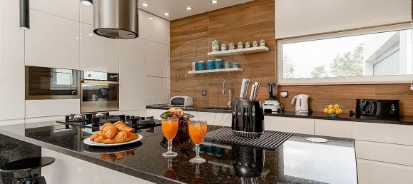 4 bedrooms House in Palmela, Portugal No. 17385 14