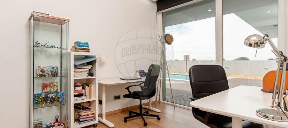 4 bedrooms House in Palmela, Portugal No. 17385 16