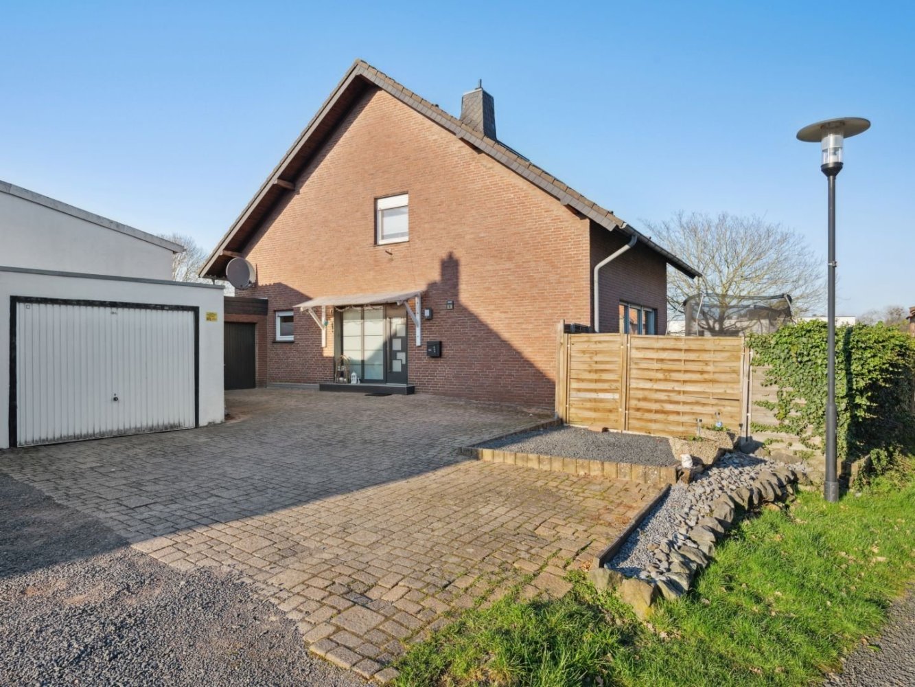 4 rooms House in Aachen, Germany No. 121323