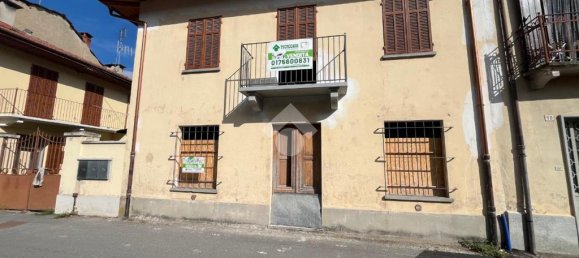 3 bedrooms House in Paesana, Italy No. 315720 2