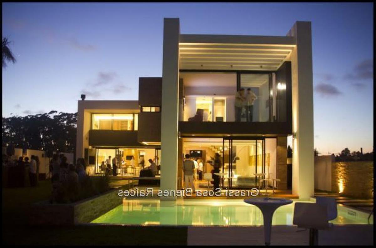 4 bedrooms House in Montevideo, Uruguay No. 5153