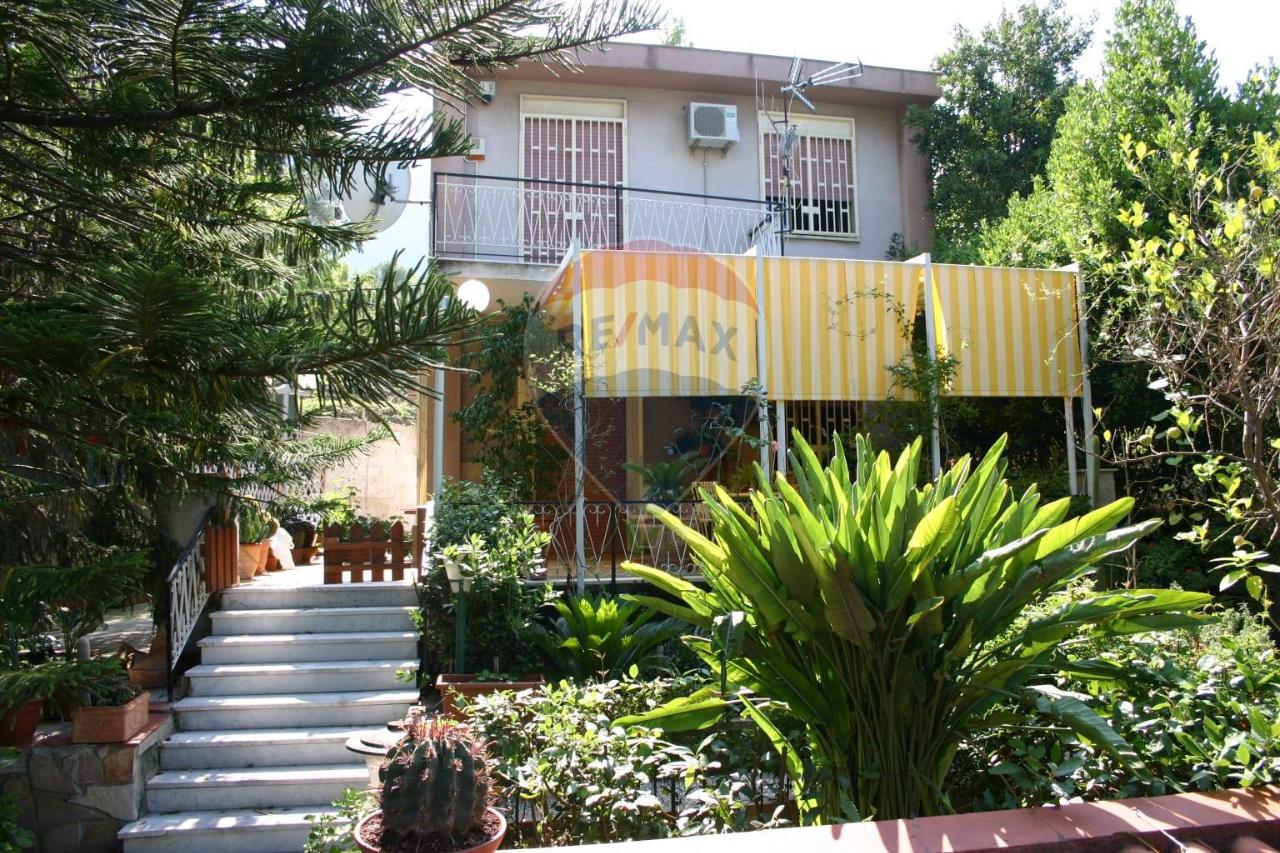 Villa de 4 divisões em Carini, Italy N.º 39332