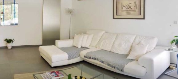 4 bedrooms Villa in Limassol, Cyprus No. 20019 3