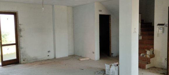 Дом с 4 комнатами в Толентино, Италия № 121772 5