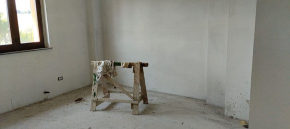 Дом с 4 комнатами в Толентино, Италия № 121772 9