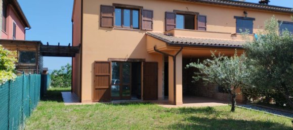 Дом с 4 комнатами в Толентино, Италия № 121772 29