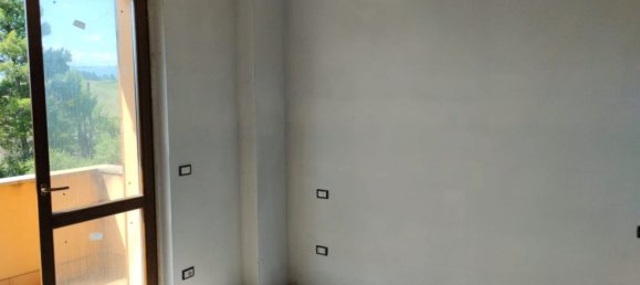 Дом с 4 комнатами в Толентино, Италия № 121772 8