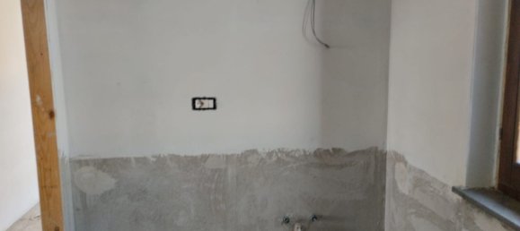 Дом с 4 комнатами в Толентино, Италия № 121772 3