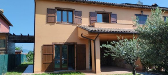 Дом с 4 комнатами в Толентино, Италия № 121772 24