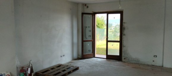 Дом с 4 комнатами в Толентино, Италия № 121772 10