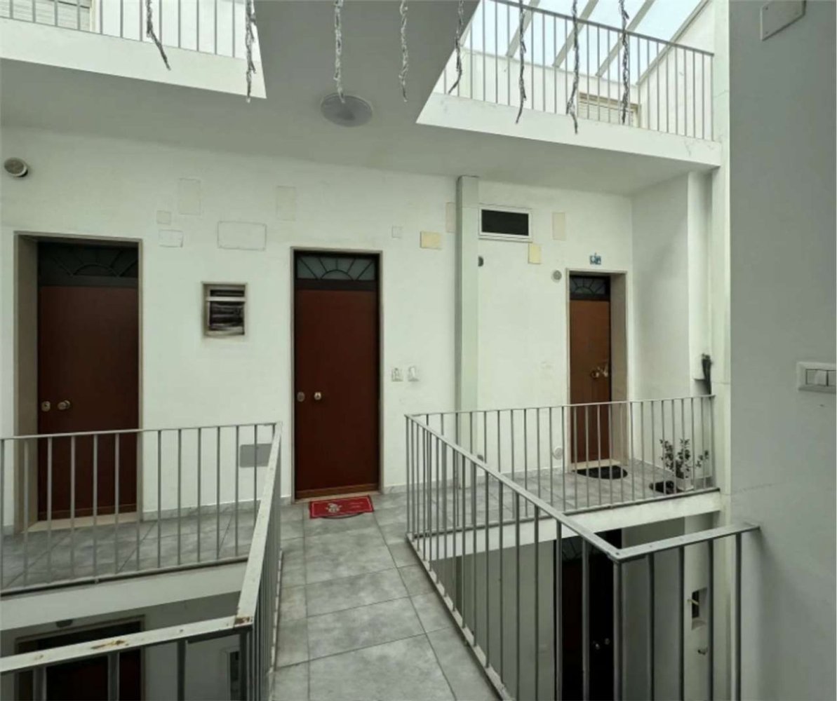 Квартира с 3 комнатами в Бари, Италия № 41885