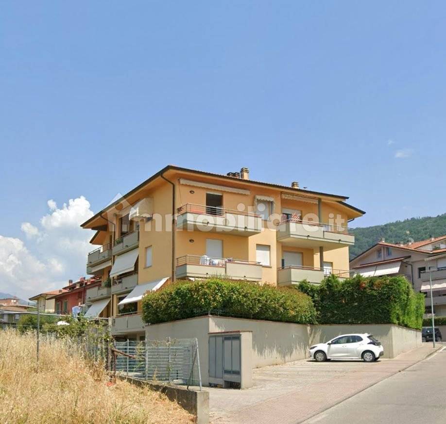 3 bedrooms Apartment in Uzzano, Italy No. 292096