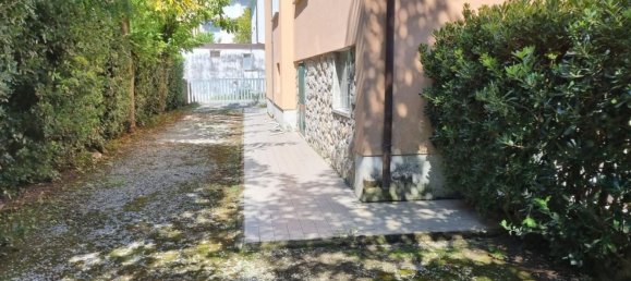 5 bedrooms Apartment in Massa, Italy No. 373924 25