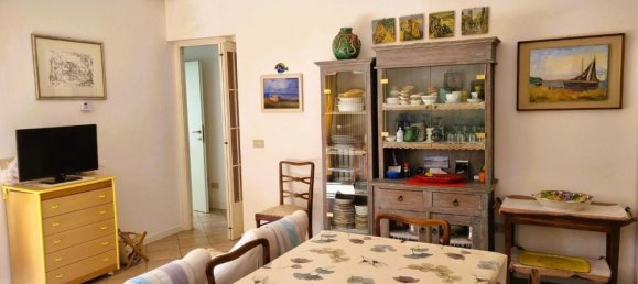5 bedrooms Apartment in Massa, Italy No. 373924 3