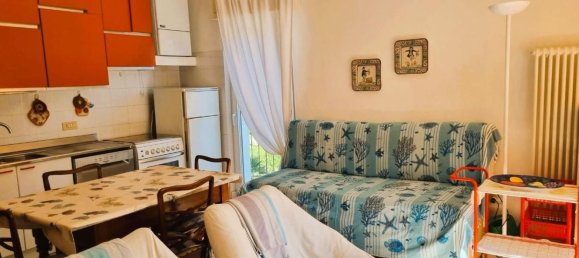 5 bedrooms Apartment in Massa, Italy No. 373924 4