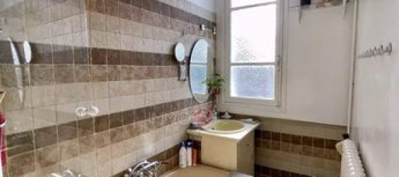 Casa de 2 dormitorios en Le Raincy, France No. 354687 15