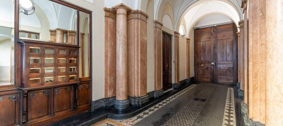 7 rooms Apartment in Turin, Italy No. 114471 2