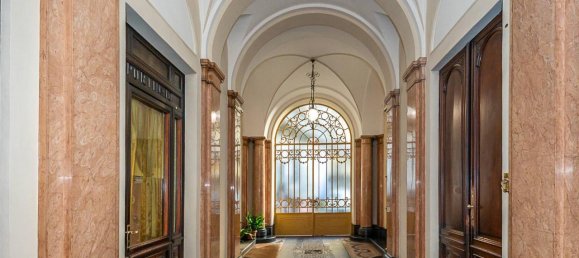 7 rooms Apartment in Turin, Italy No. 114471 3