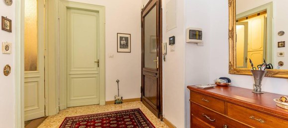 7 rooms Apartment in Turin, Italy No. 114471 5