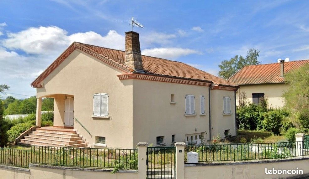 3 bedrooms House in Auzat-la-Combelle, France No. 202694