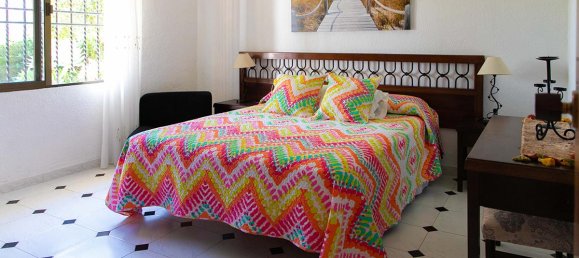 Villa de 4 dormitorios en Cabo Roig, Spain No. 1821 2