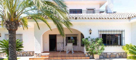 Villa de 4 dormitorios en Cabo Roig, Spain No. 1821 7