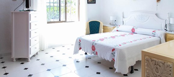 Villa de 4 dormitorios en Cabo Roig, Spain No. 1821 4