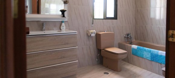 Villa de 4 dormitorios en Cabo Roig, Spain No. 1821 3