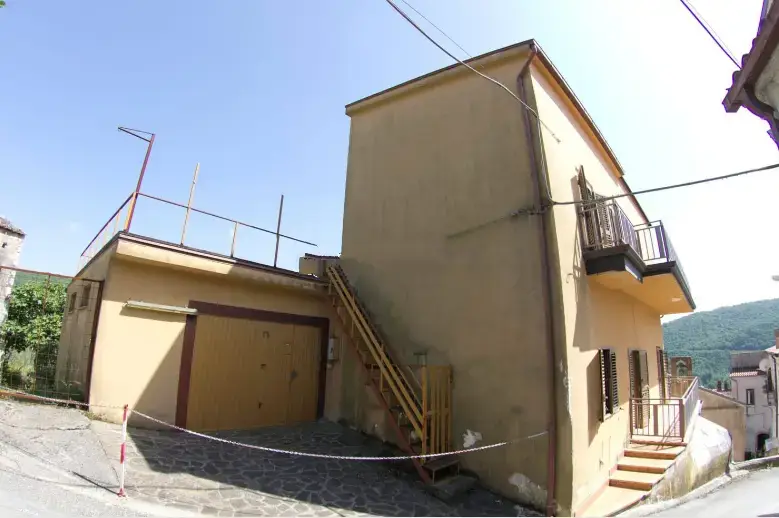 10 rooms House in Filignano, Italy No. 135095