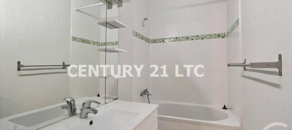 2 bedrooms Apartment in Saint-Maurice, France No. 165693 5