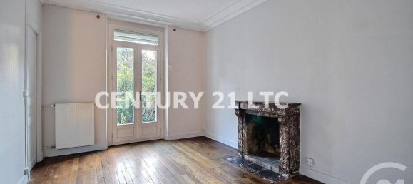 2 bedrooms Apartment in Saint-Maurice, France No. 165693 2