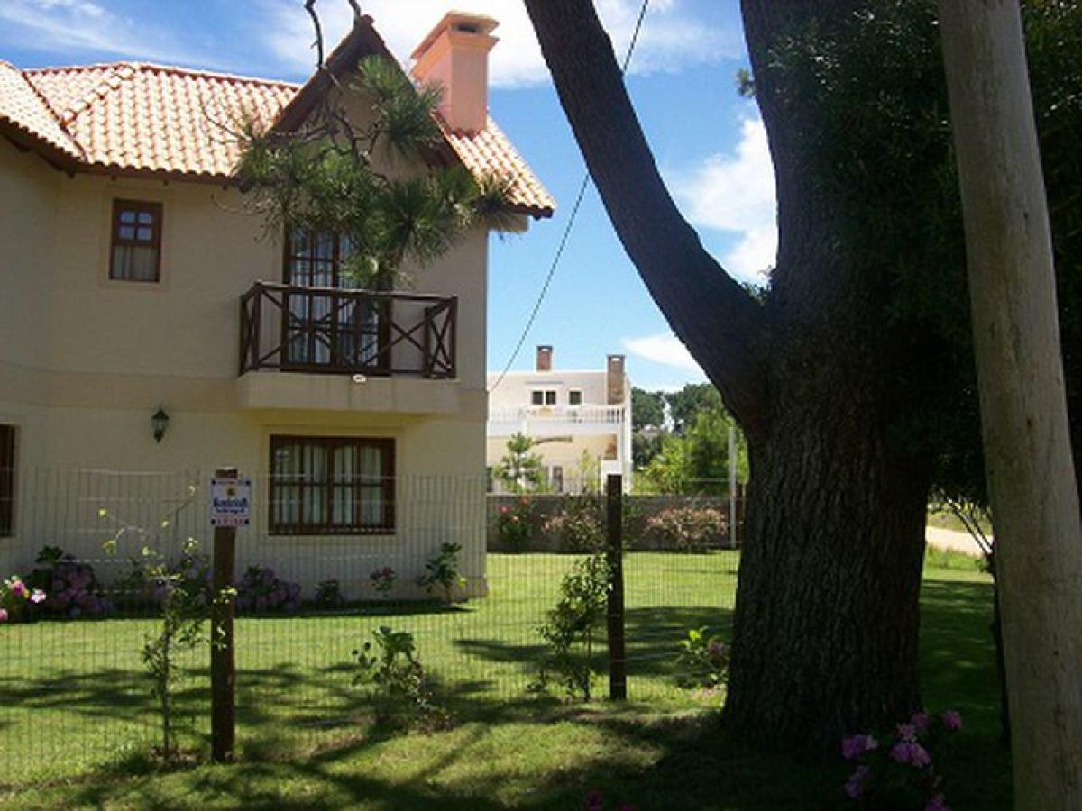 Дом с 4 спальнями в Мальдонадо, Уругвай № 8436